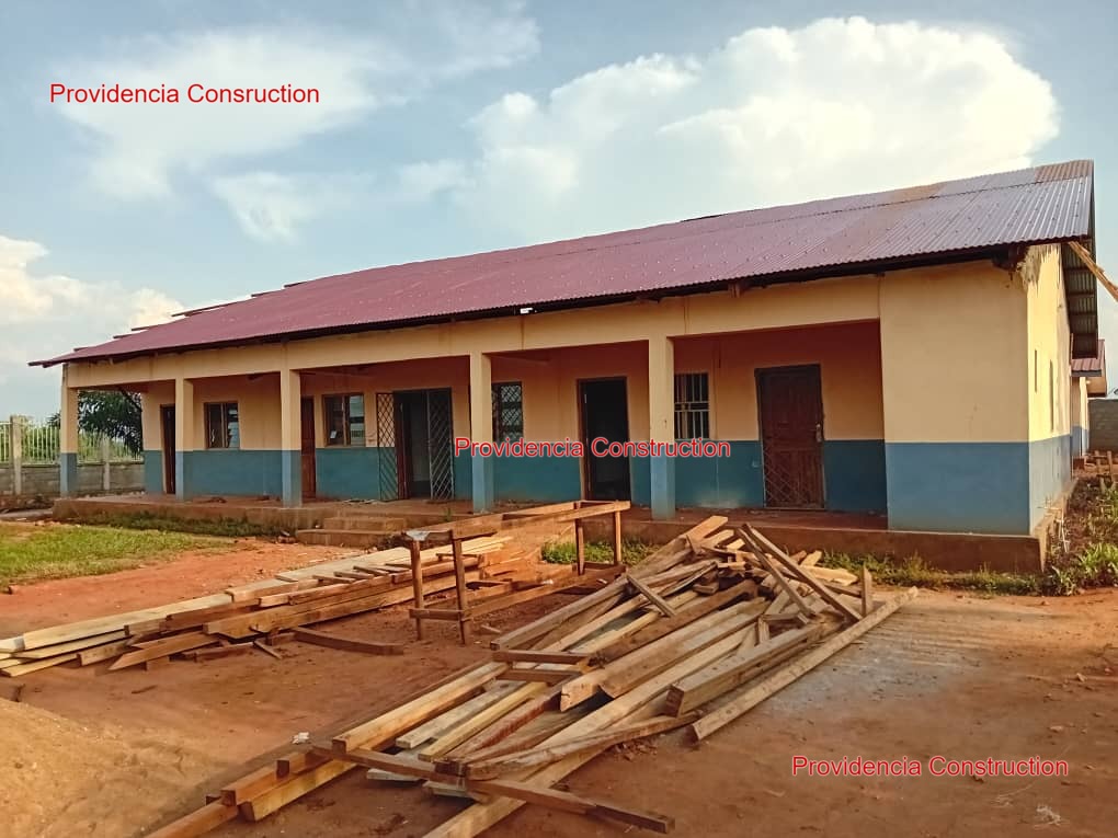 École bleue et crème