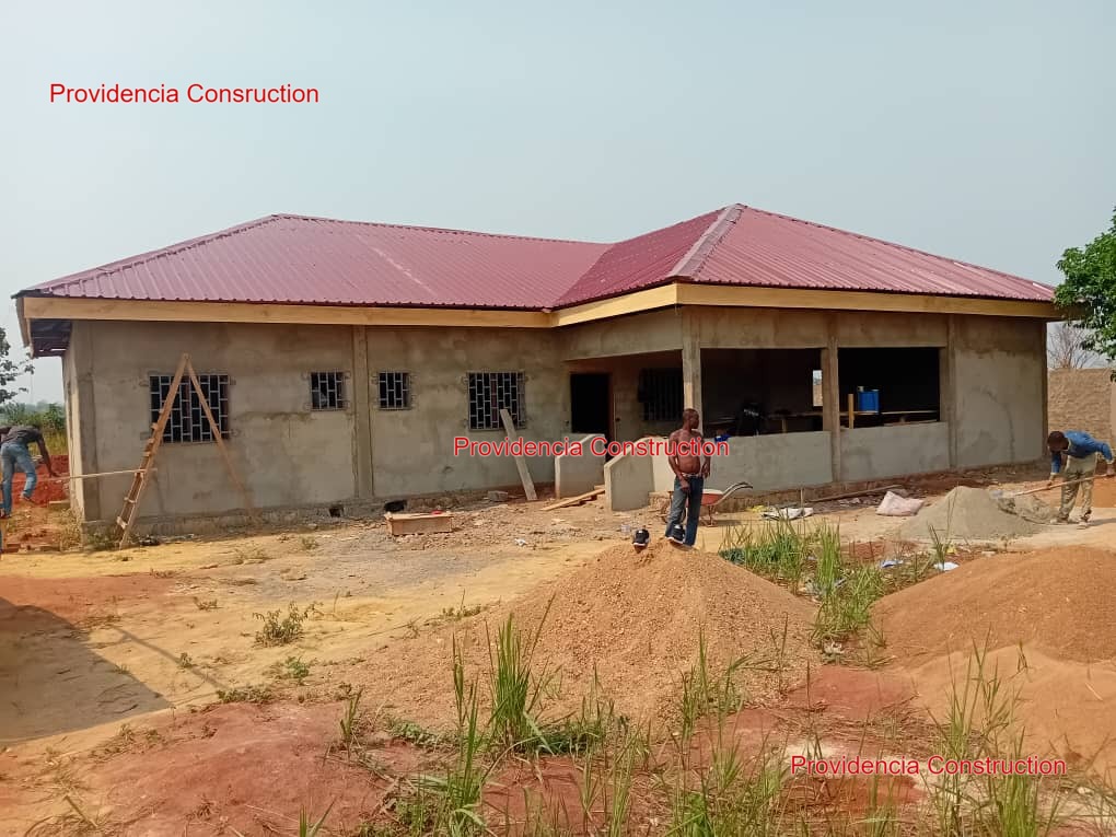 Maison résidentielle toiture rouge