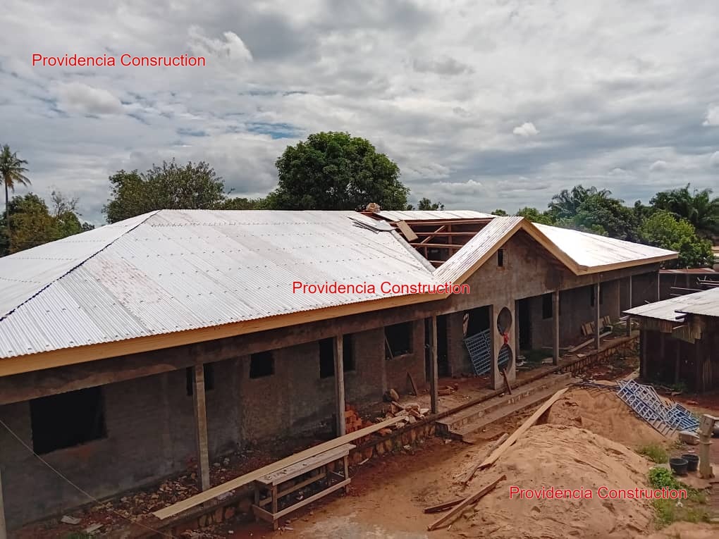 École toiture grise